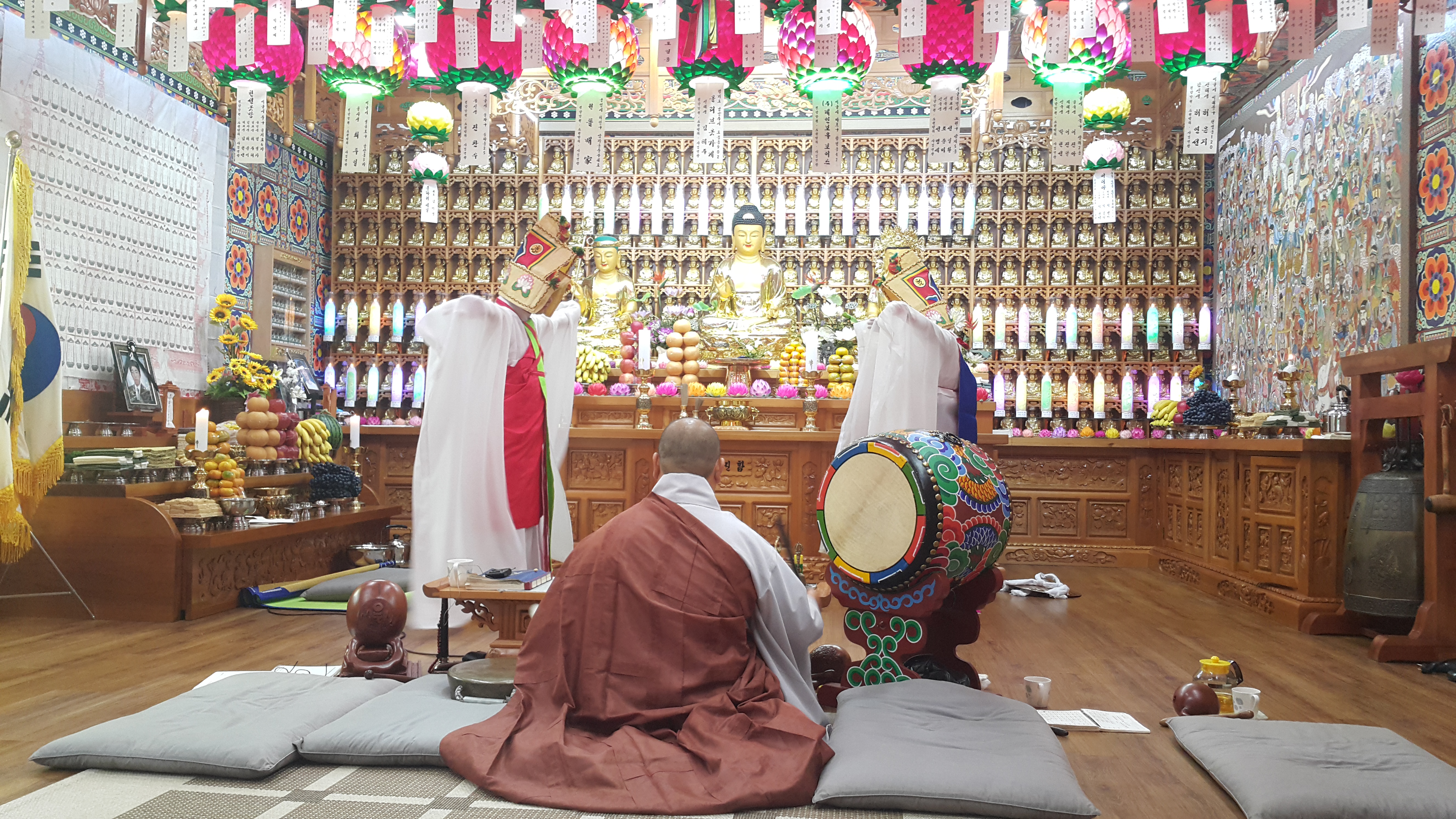 http://gusamwon.co.kr/gnuboard4/bbs/tb.php/gallery1/42 구삼원갤러리 > 갤러리 > 천도재 6
